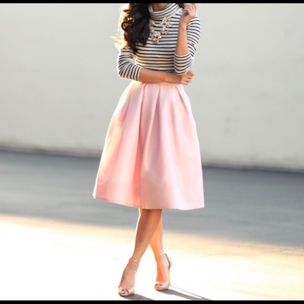 White House black market pink skirt. Size 8.